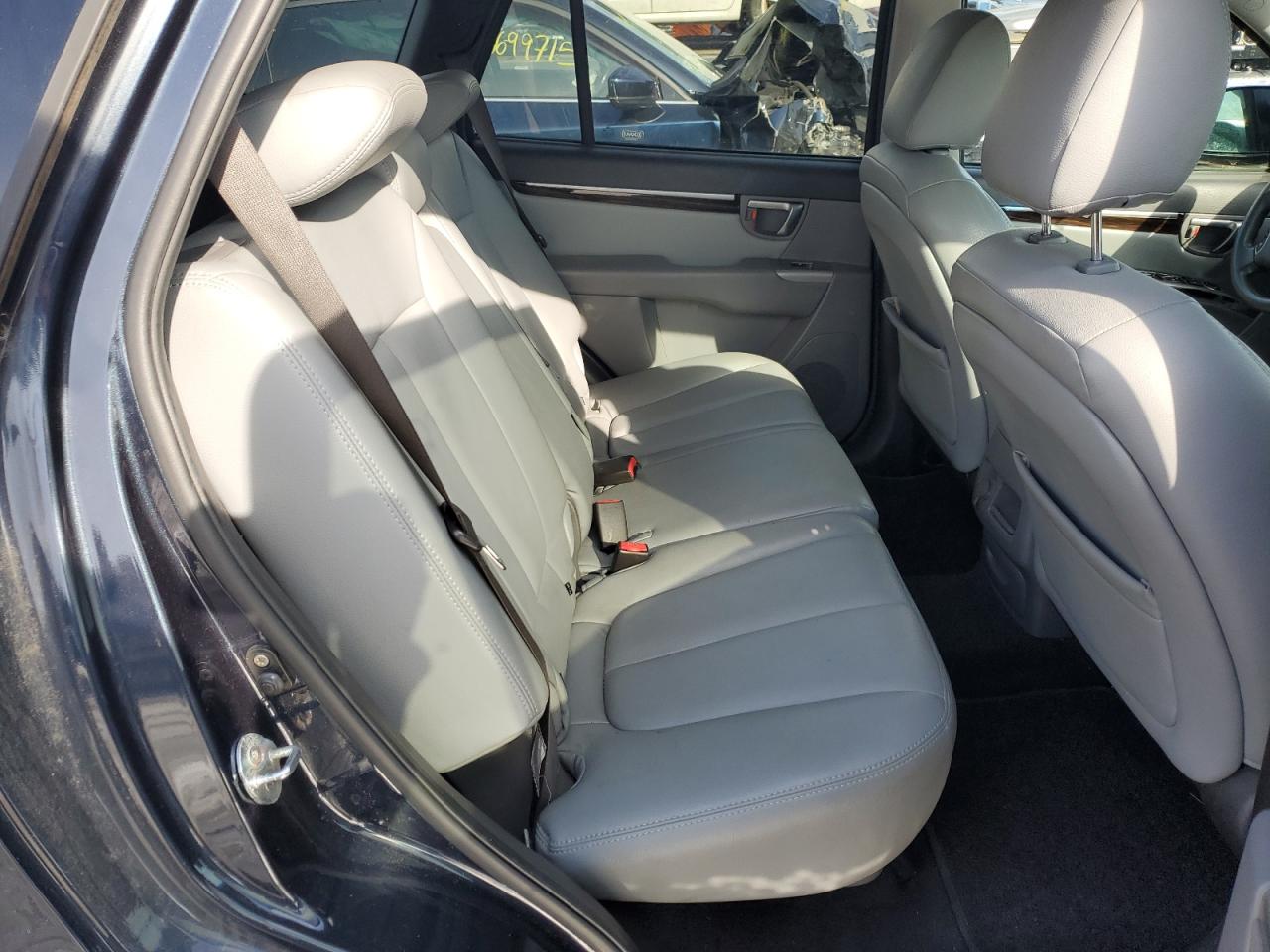 2011 Hyundai Santa Fe - Image 10