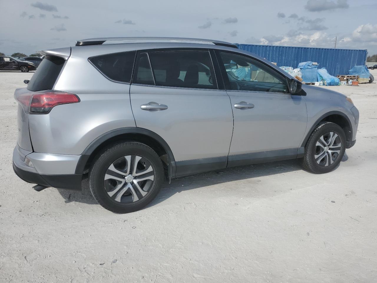 2T3ZFREV8HW387435 TOYOTA RAV4 2017