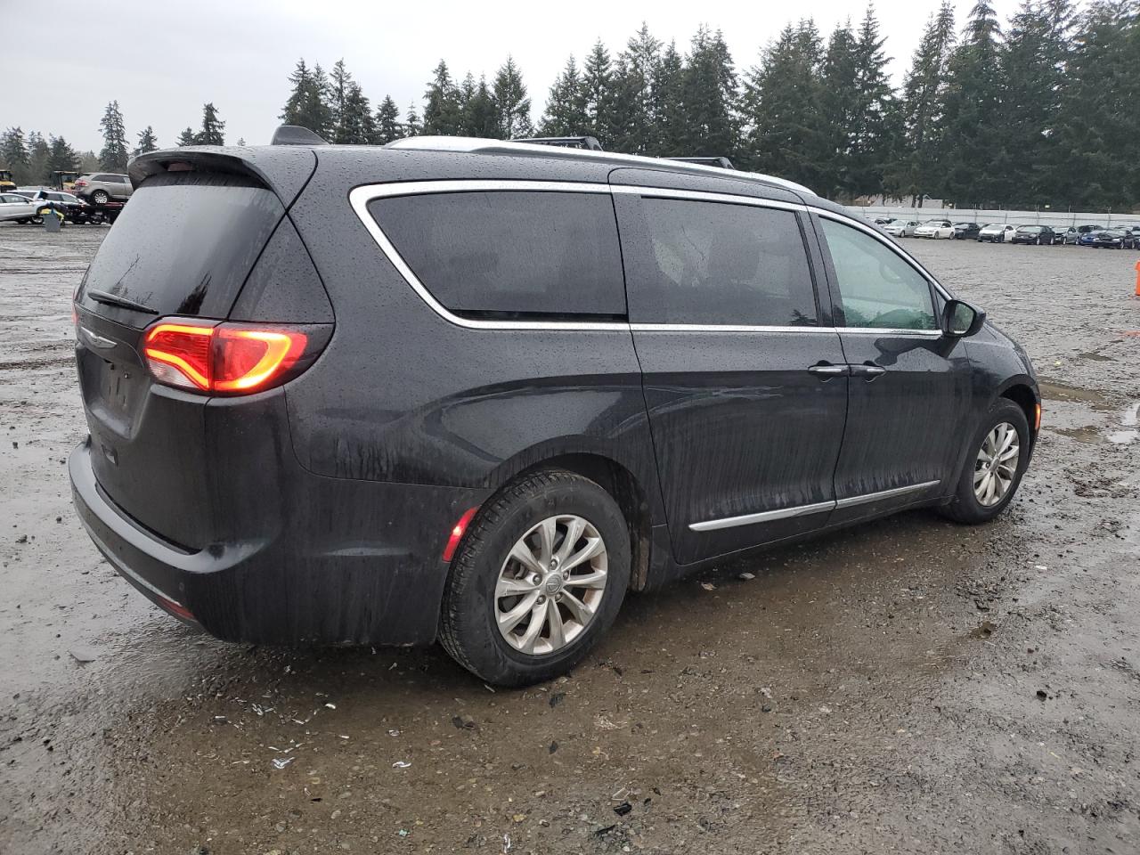 2018 Chrysler Pacifica - Image 3