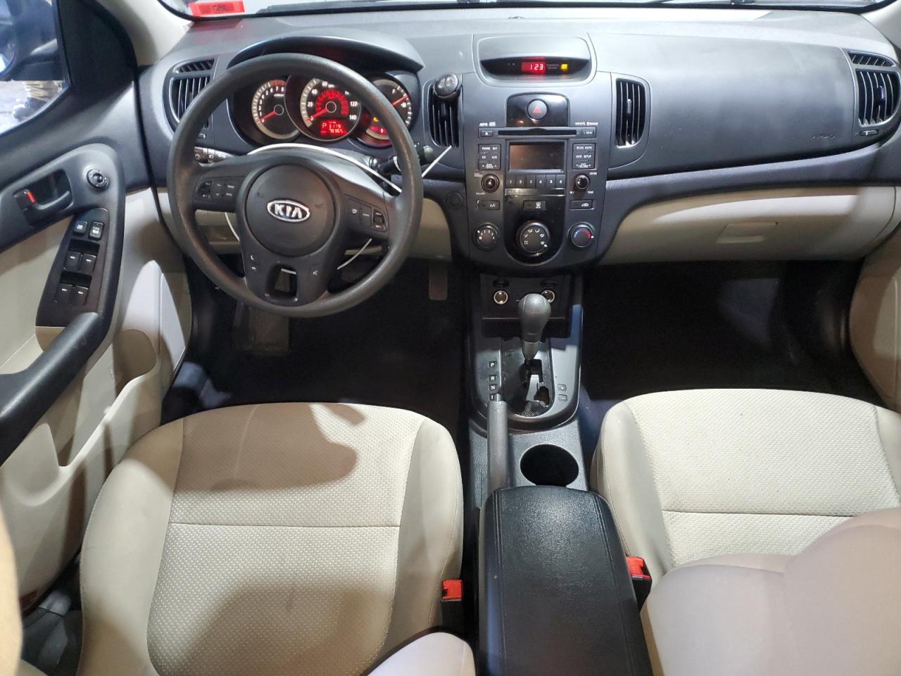 2010 Kia Forte - Image 8