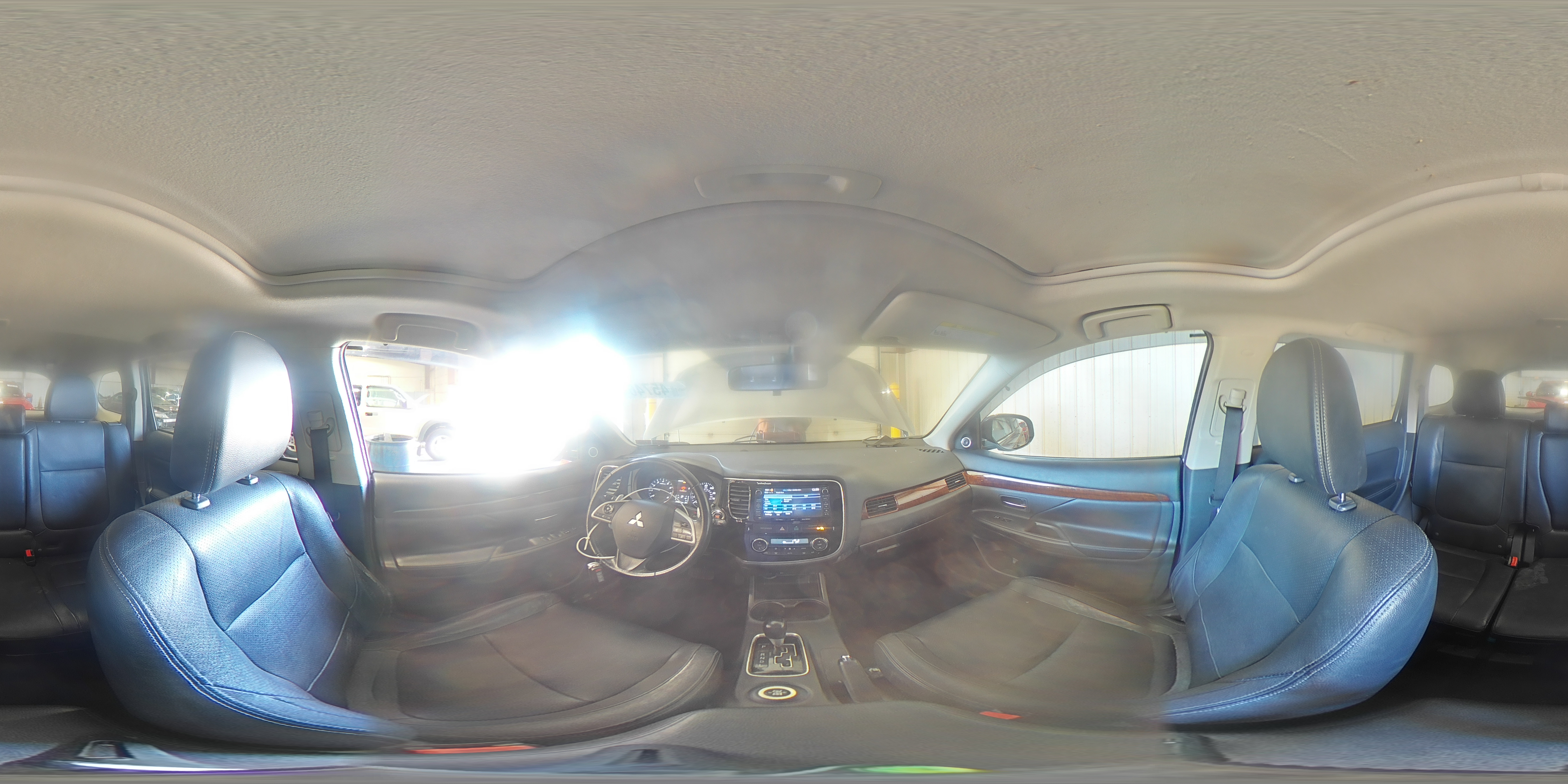 2014 Mitsubishi Outlander - Image 16
