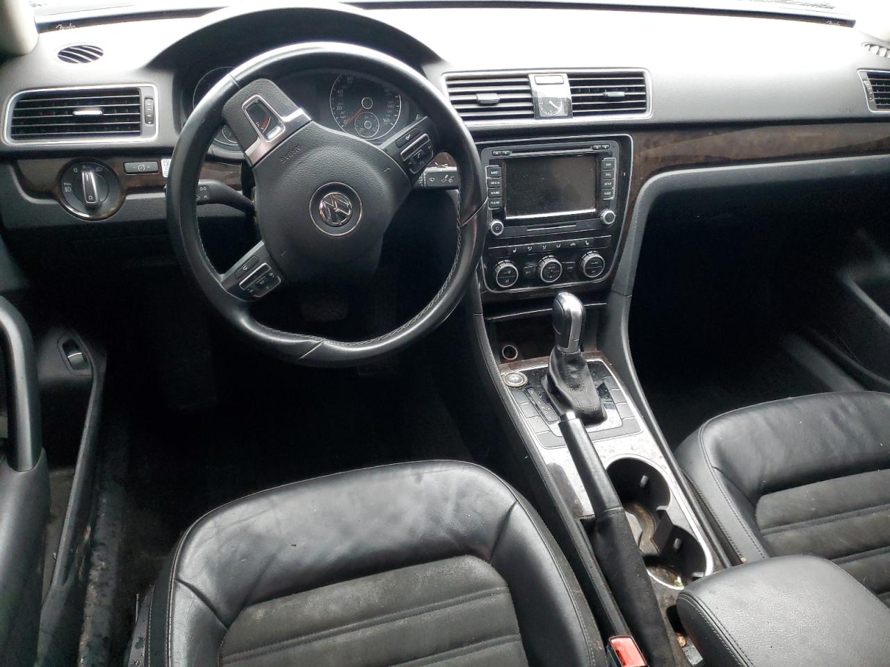 2015 Volkswagen Passat - Image 8