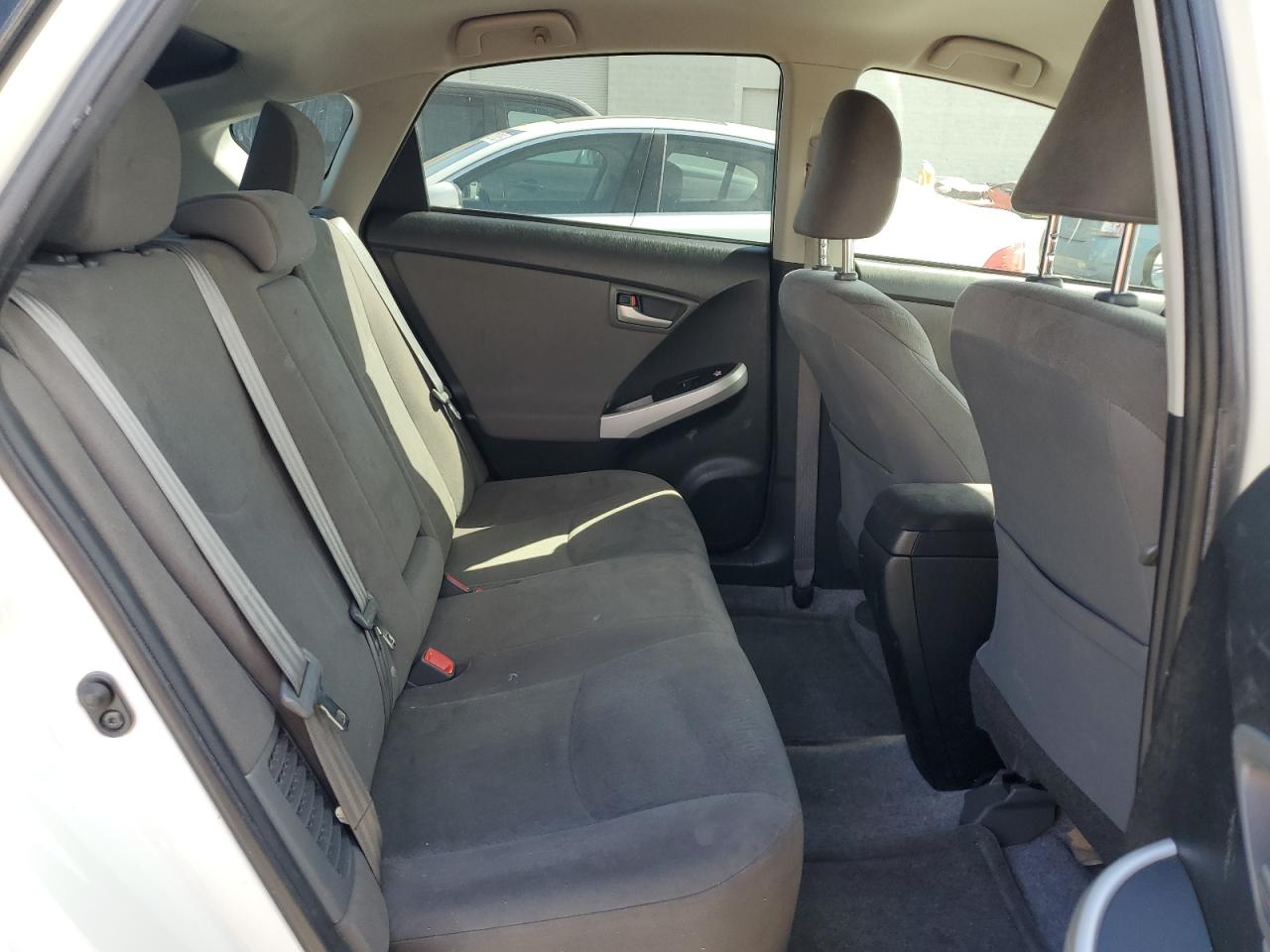 2015 Toyota Prius - Image 10