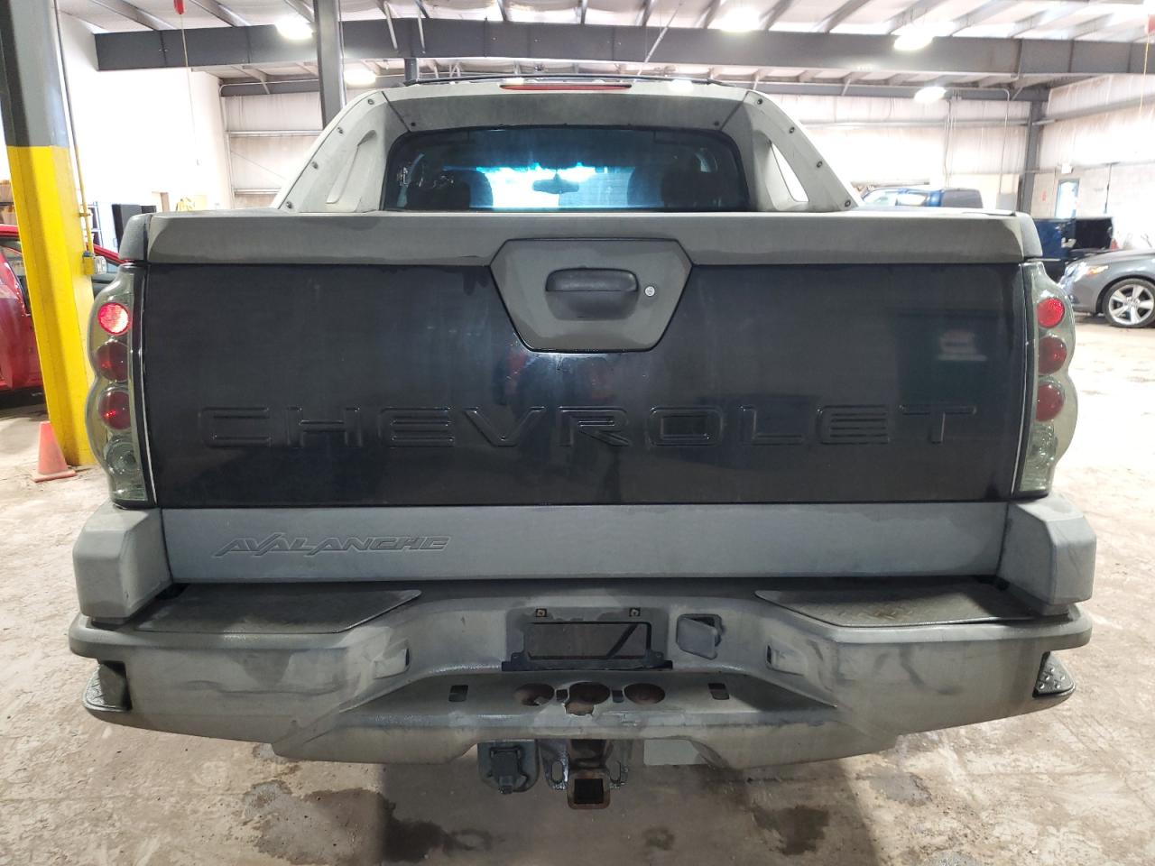 2002 Chevrolet Avalanche - Image 6