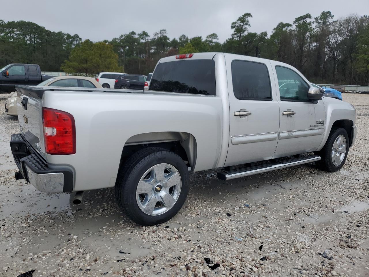 2011 Chevrolet Silverado - Image 3