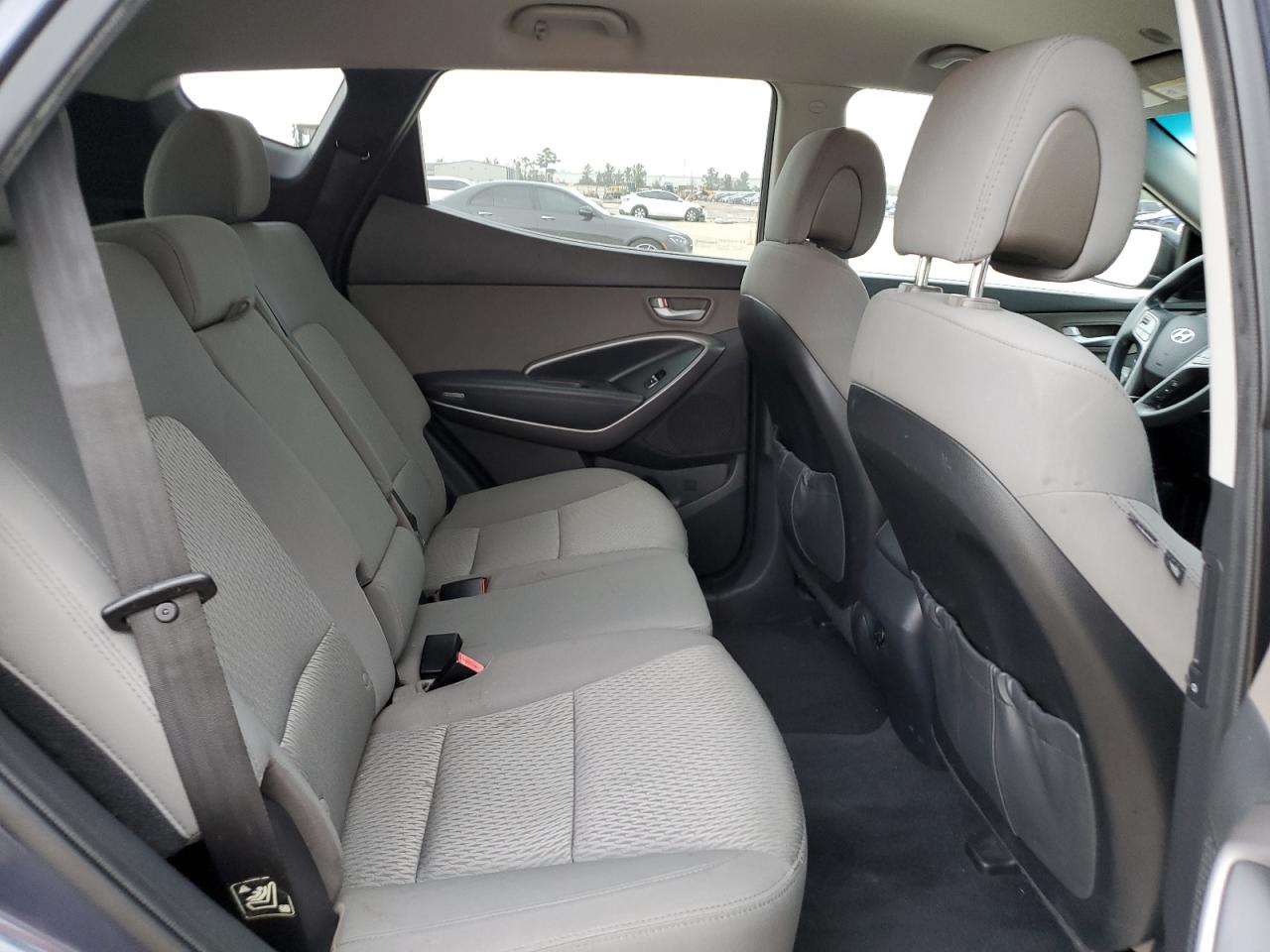 2015 Hyundai Santa Fe - Image 10