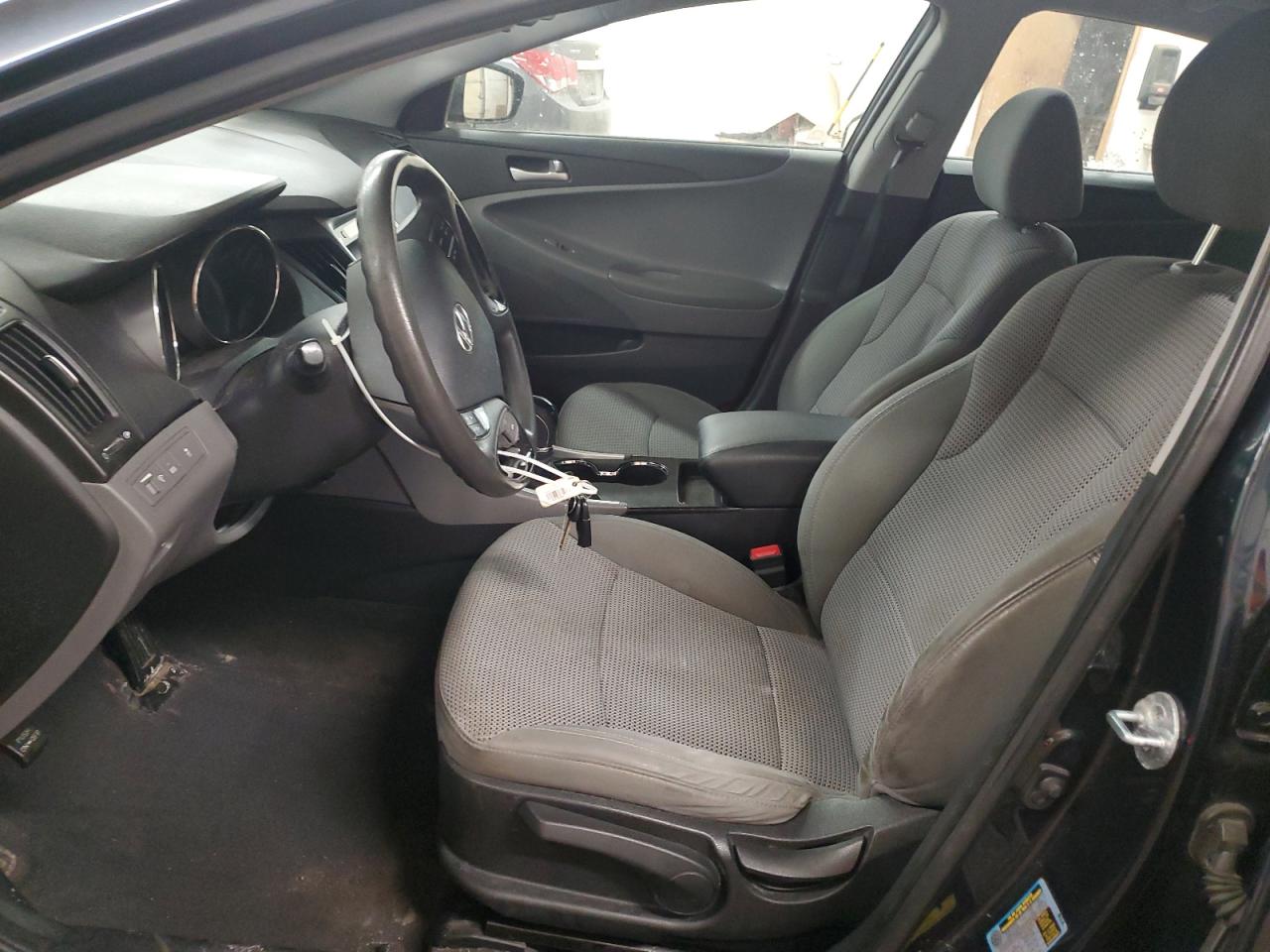 2012 Hyundai Sonata - Image 7