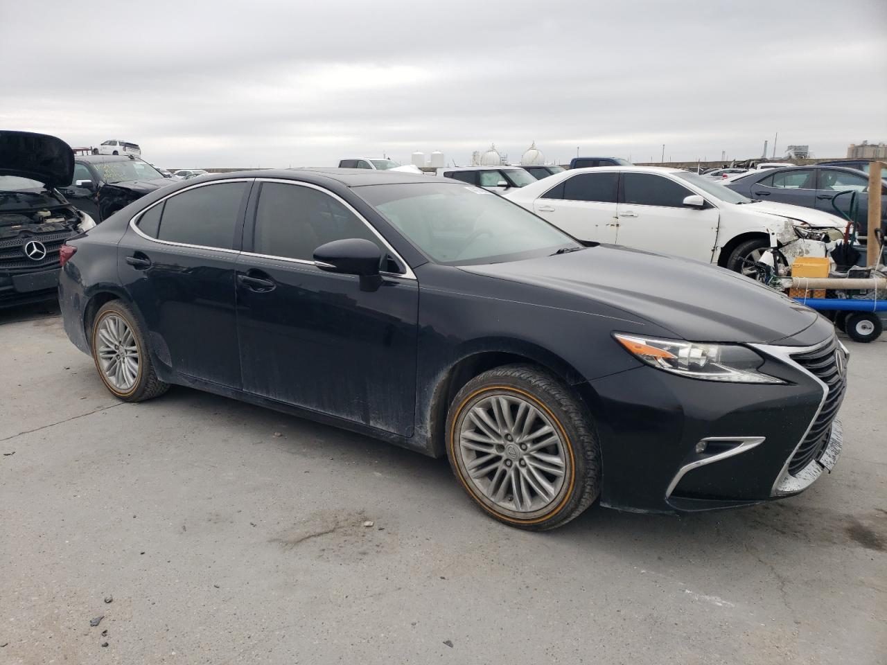 2016 Lexus ES - Image 4