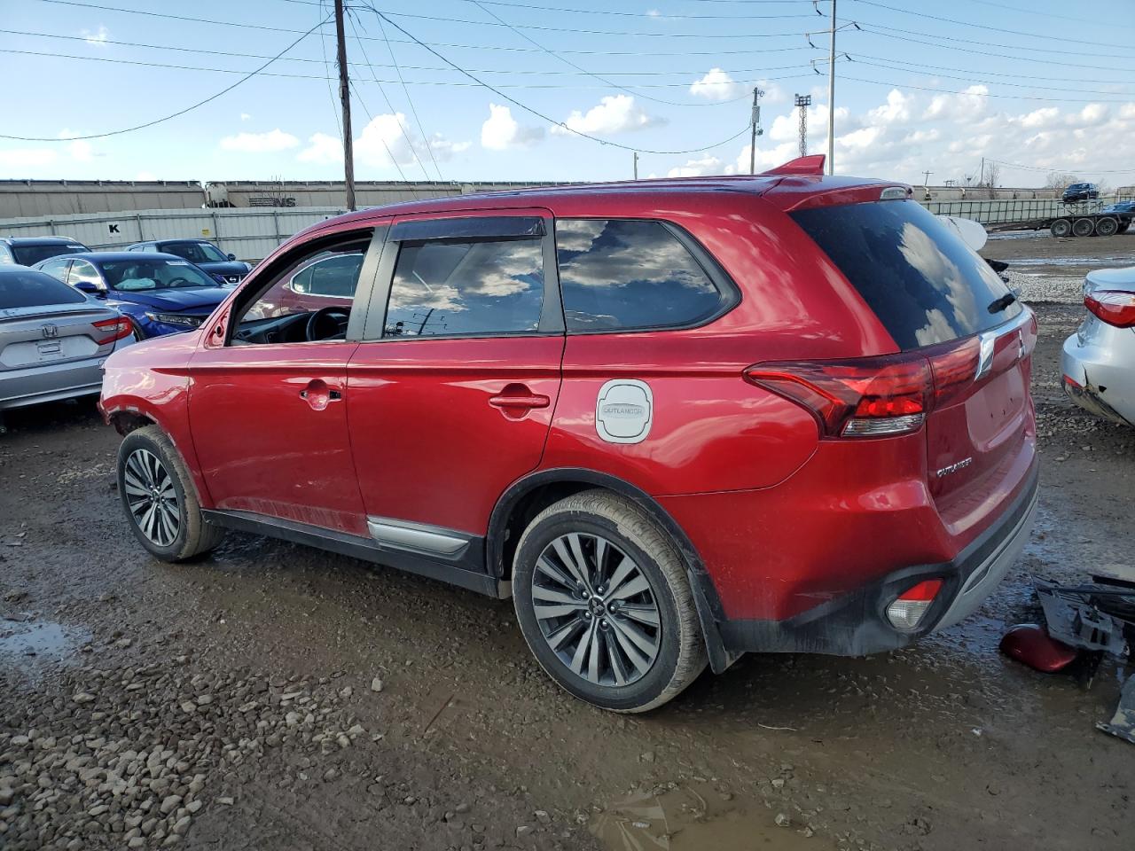 2020 Mitsubishi Outlander - Image 2