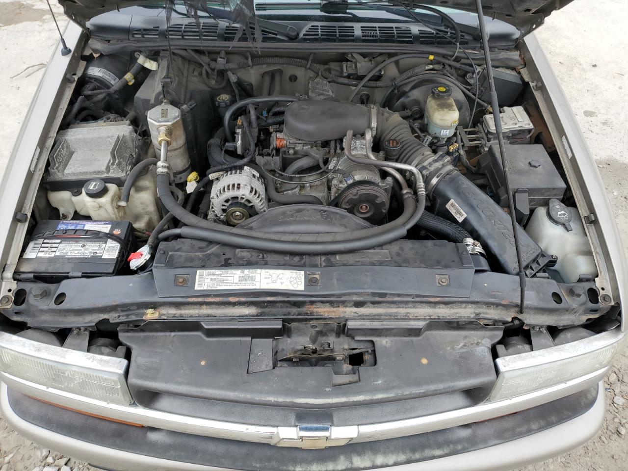 2002 Chevrolet S-10 Pickup - Image 11