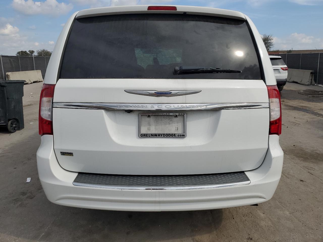 2014 Chrysler Town & Country - Image 6