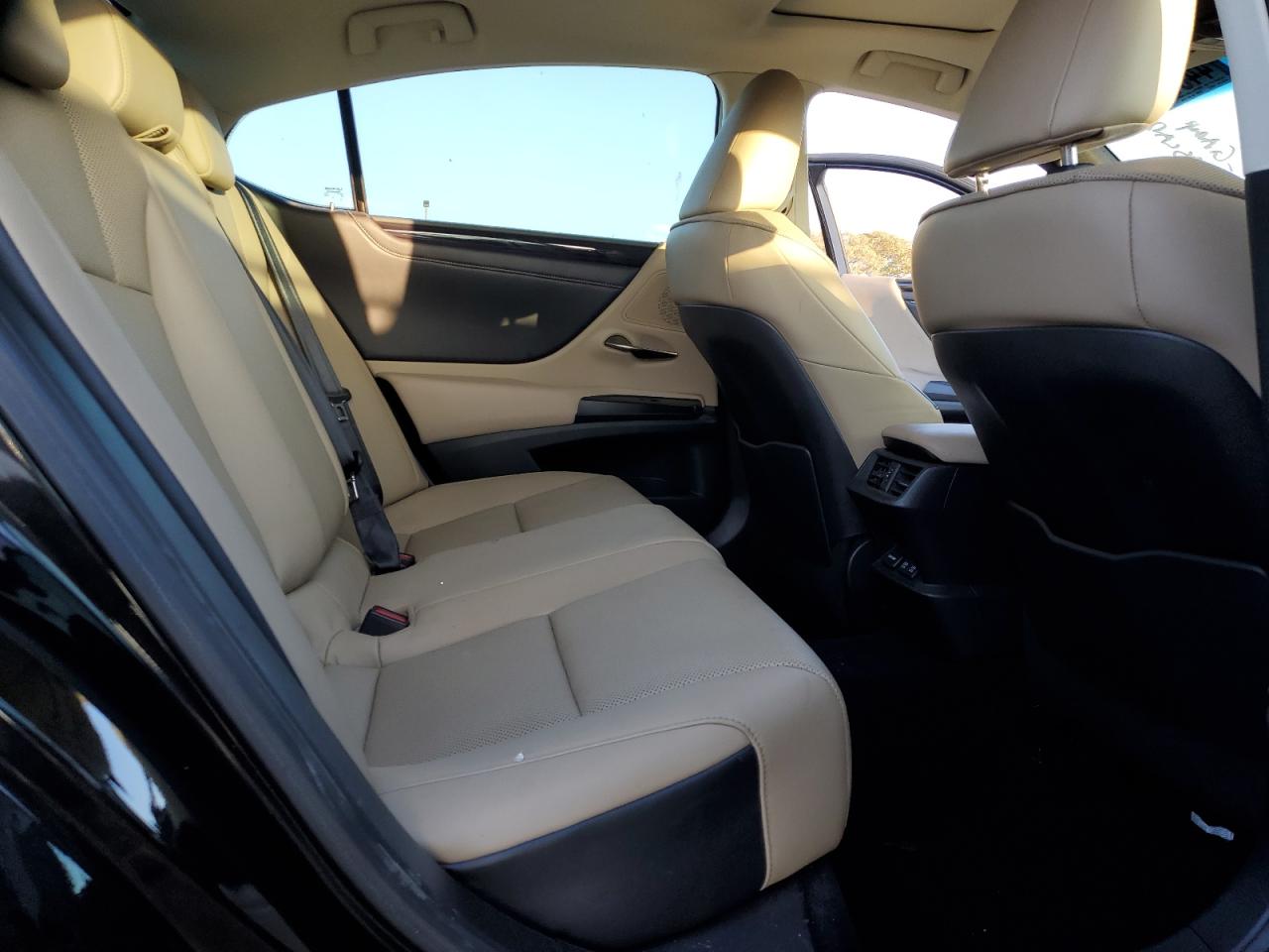 2020 Lexus ES - Image 10