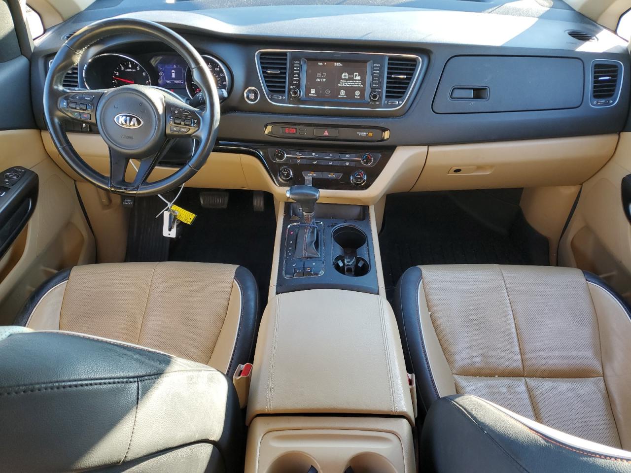 2017 Kia Sedona - Image 8