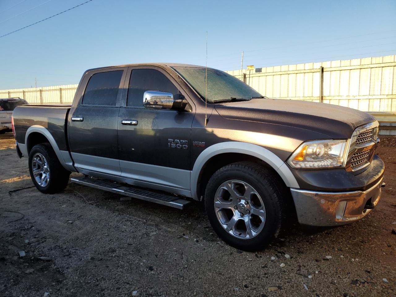 2016 RAM 1500 - Image 4