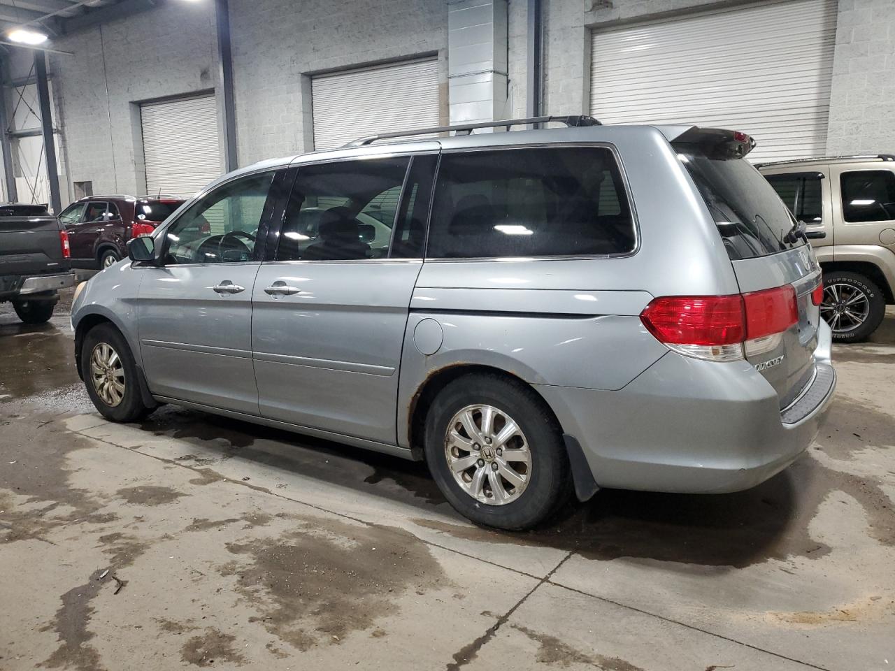 2008 Honda Odyssey - Image 2