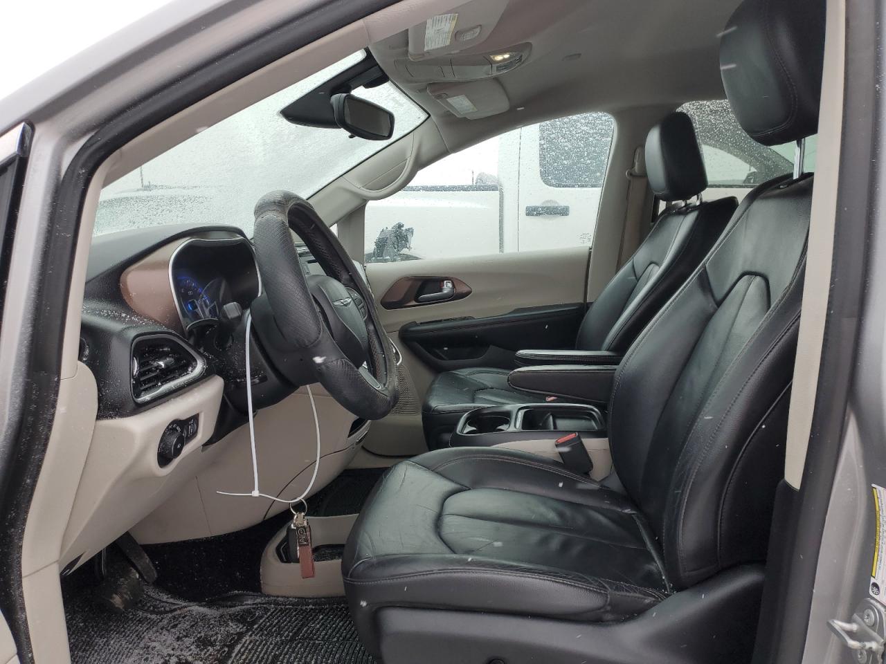 2017 Chrysler Pacifica - Image 7