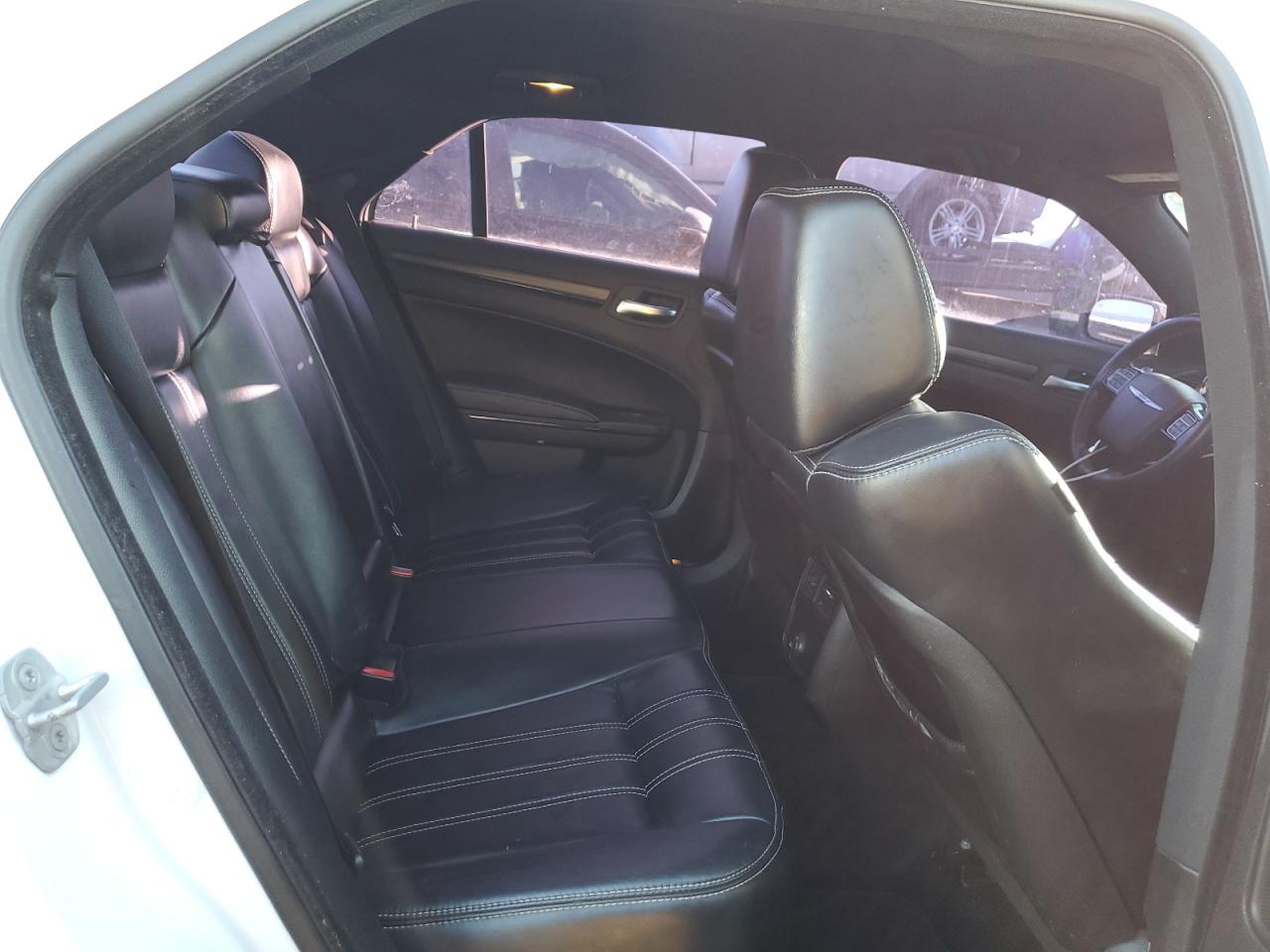 2013 Chrysler 300 - Image 10