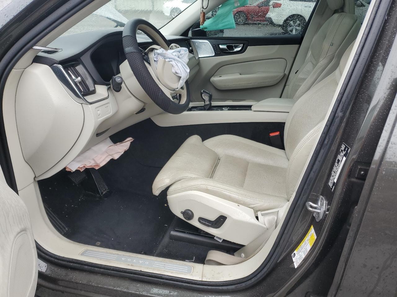 2018 Volvo XC60 - Image 7