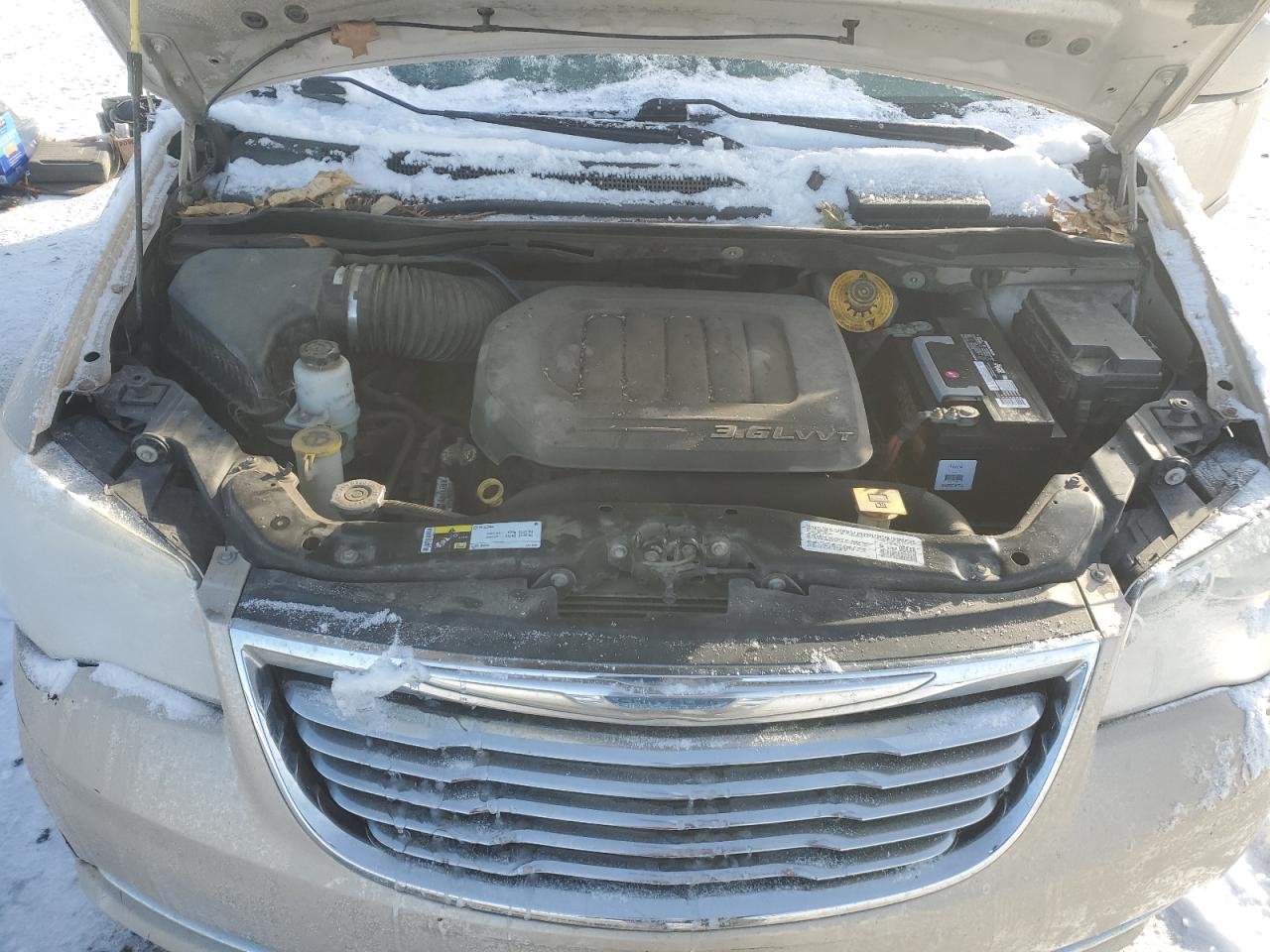 2014 Chrysler Town & Country - Image 13