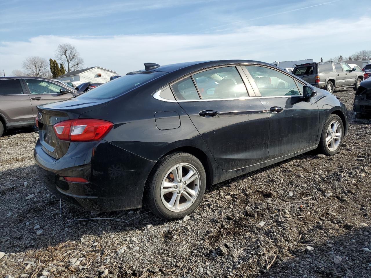 2018 Chevrolet Cruze - Image 3