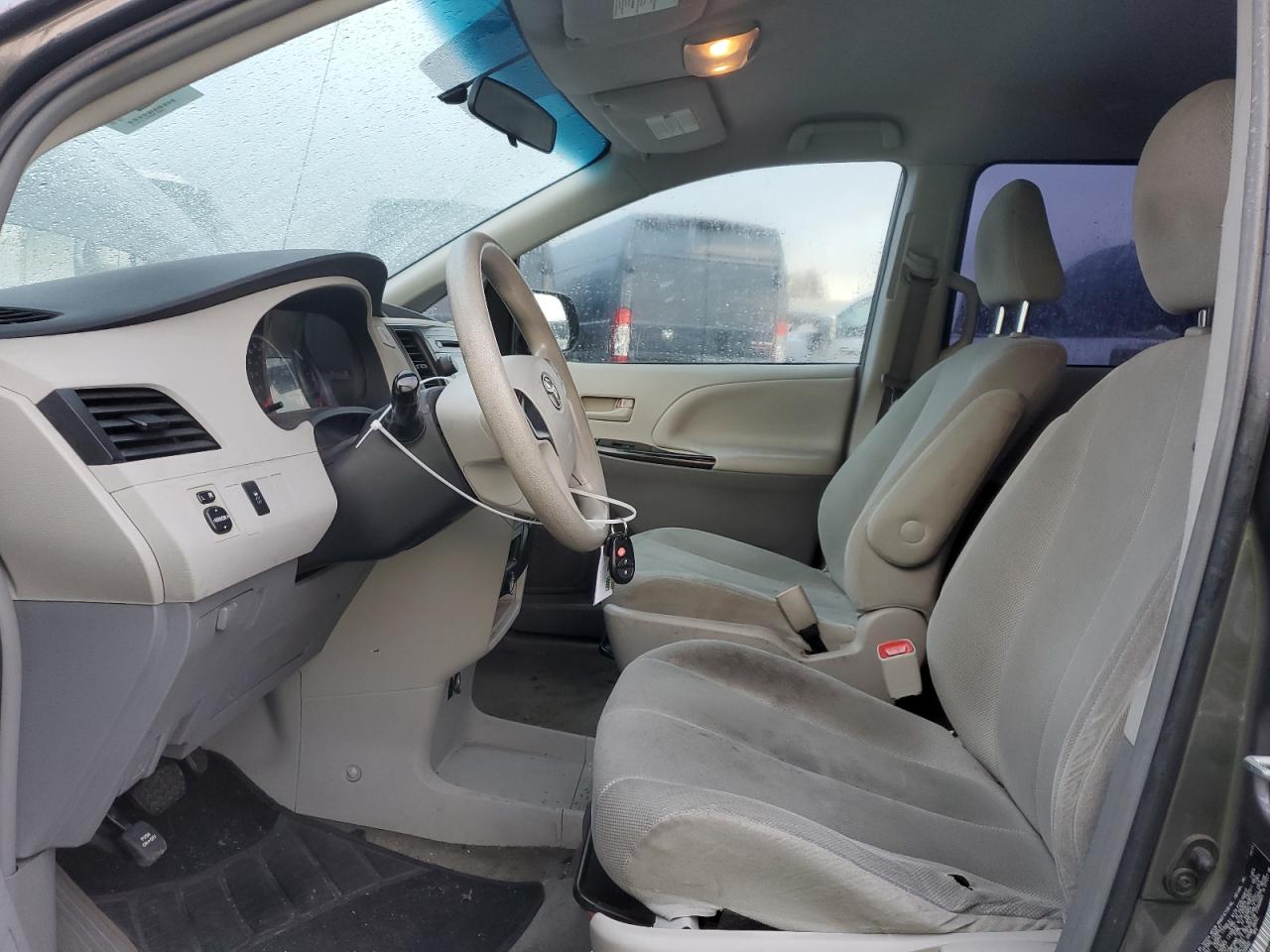 2012 Toyota Sienna - Image 7