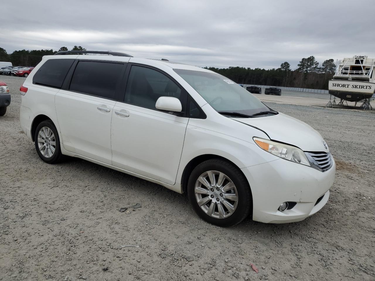 2011 Toyota Sienna - Image 4