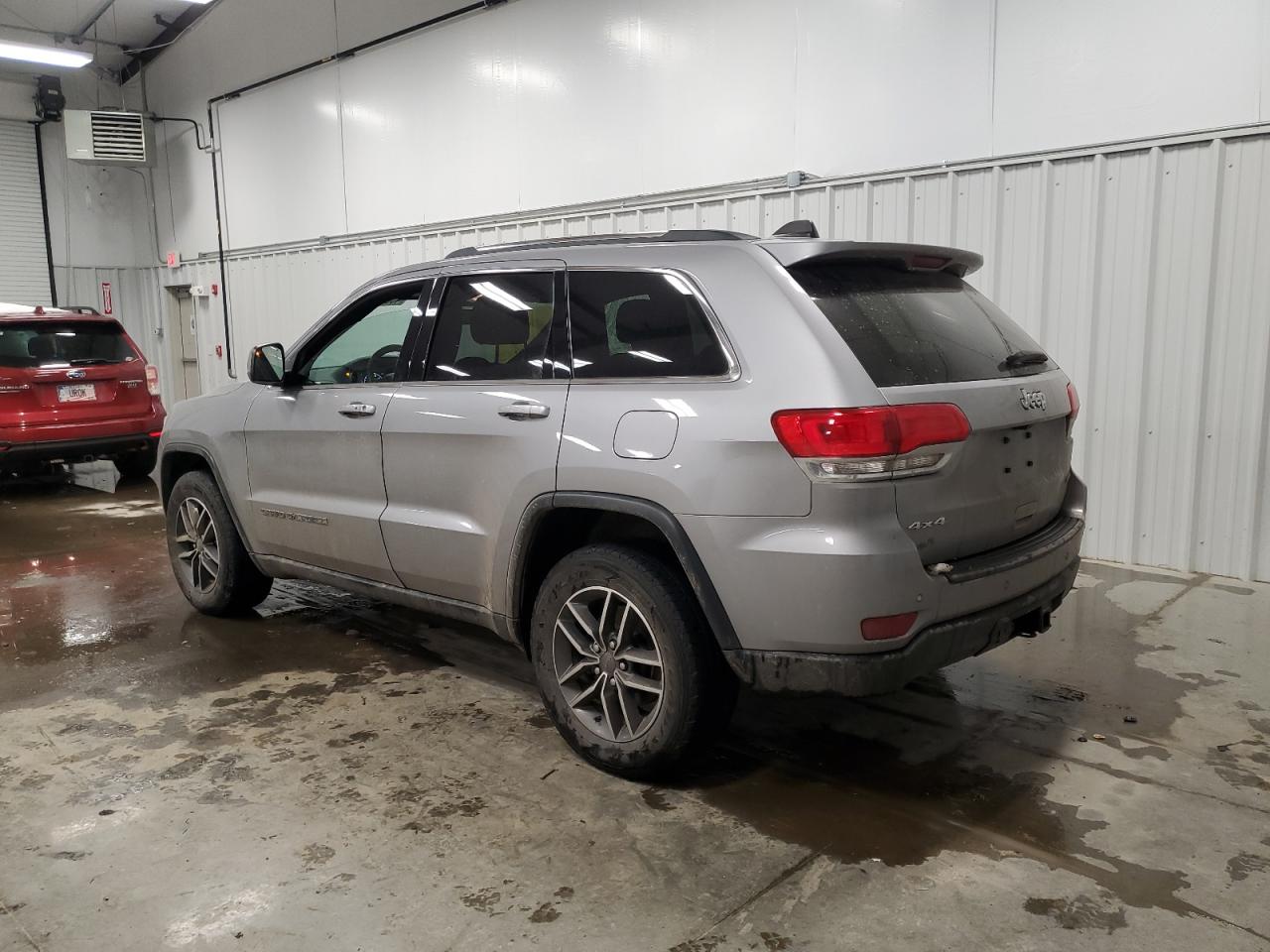 2019 Jeep Grand Cherokee - Image 2