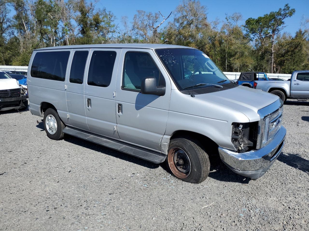 2010 Ford Econoline - Image 4