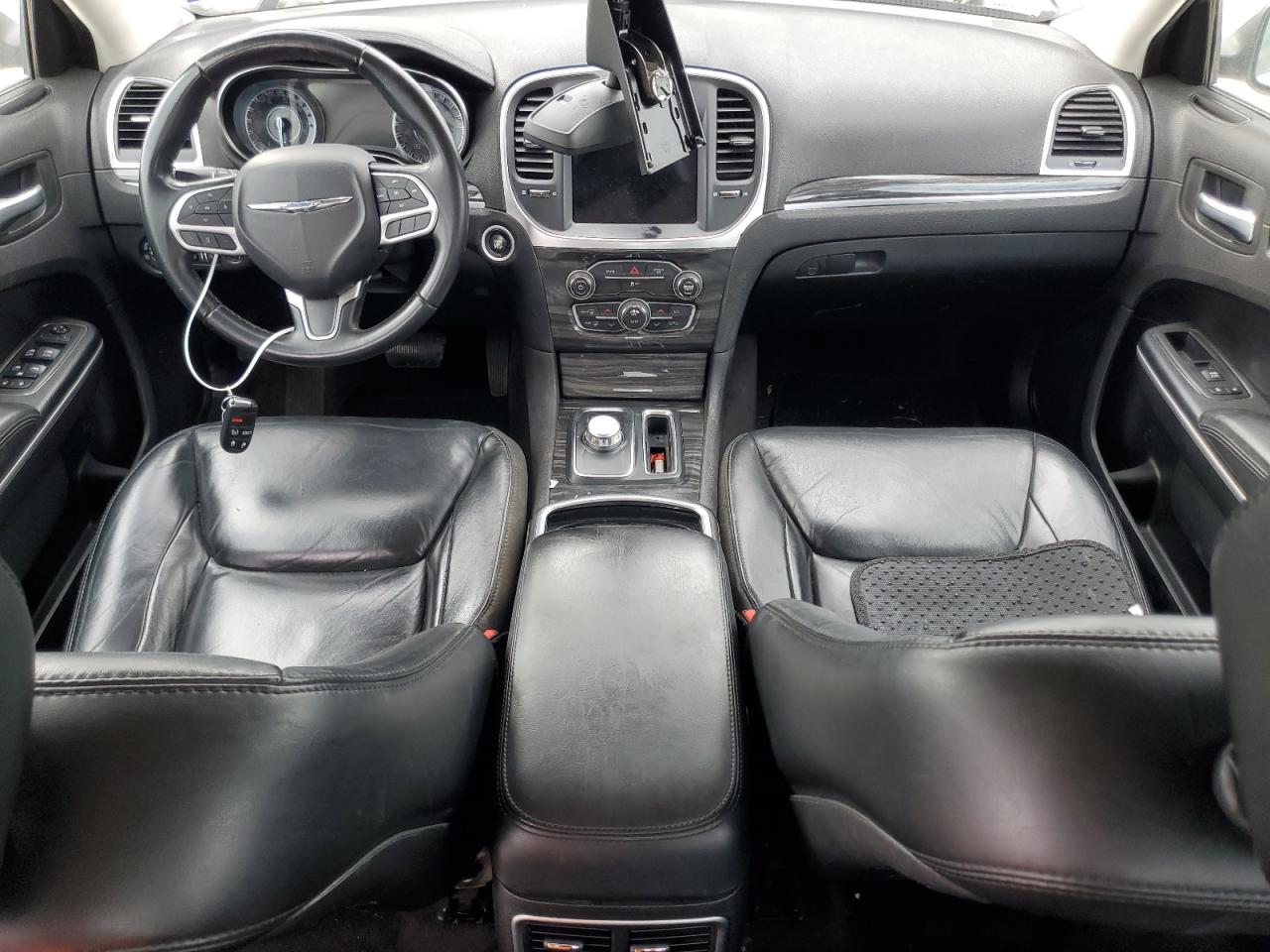 2019 Chrysler 300 - Image 8