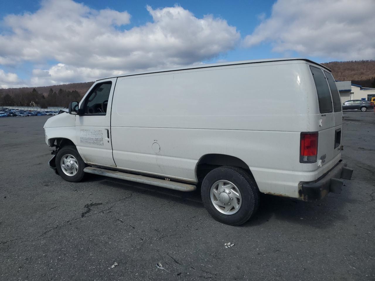 2013 Ford Econoline - Image 2