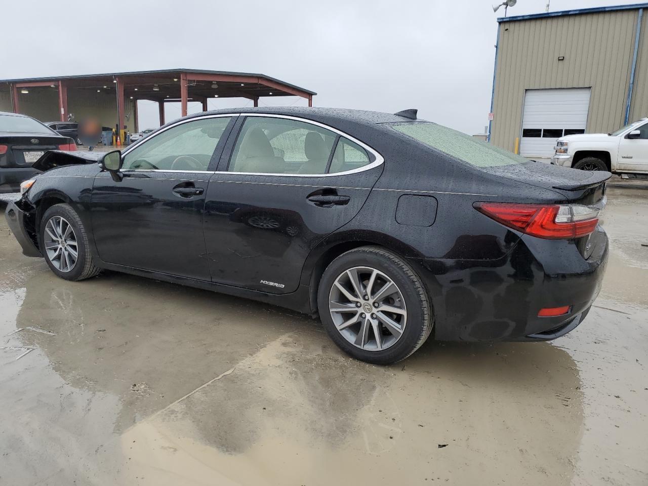 2017 Lexus ES - Image 2