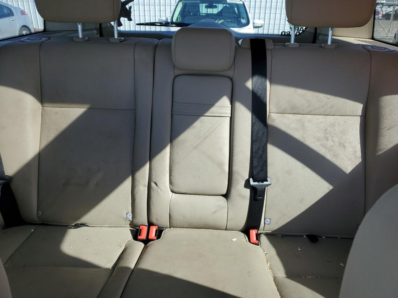 2010 Land Rover LR2 - Image 10
