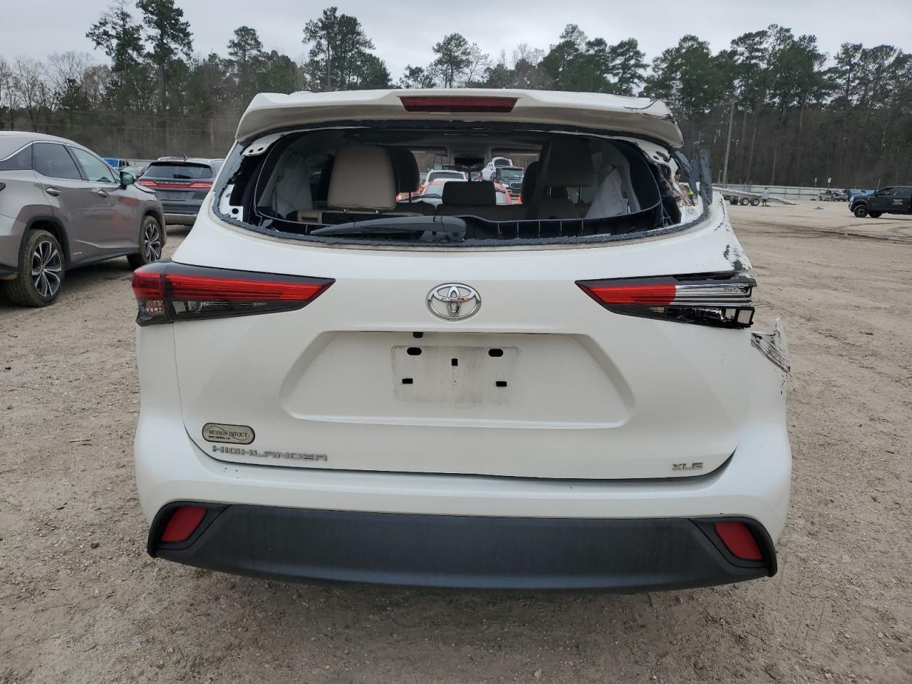 2021 Toyota Highlander - Image 6