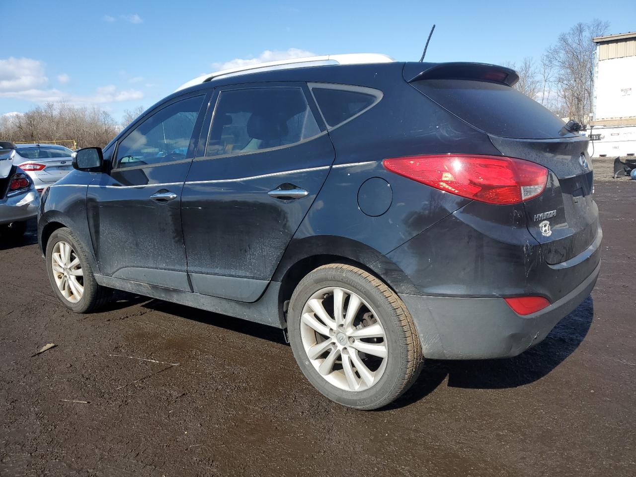 2010 Hyundai Tucson - Image 2