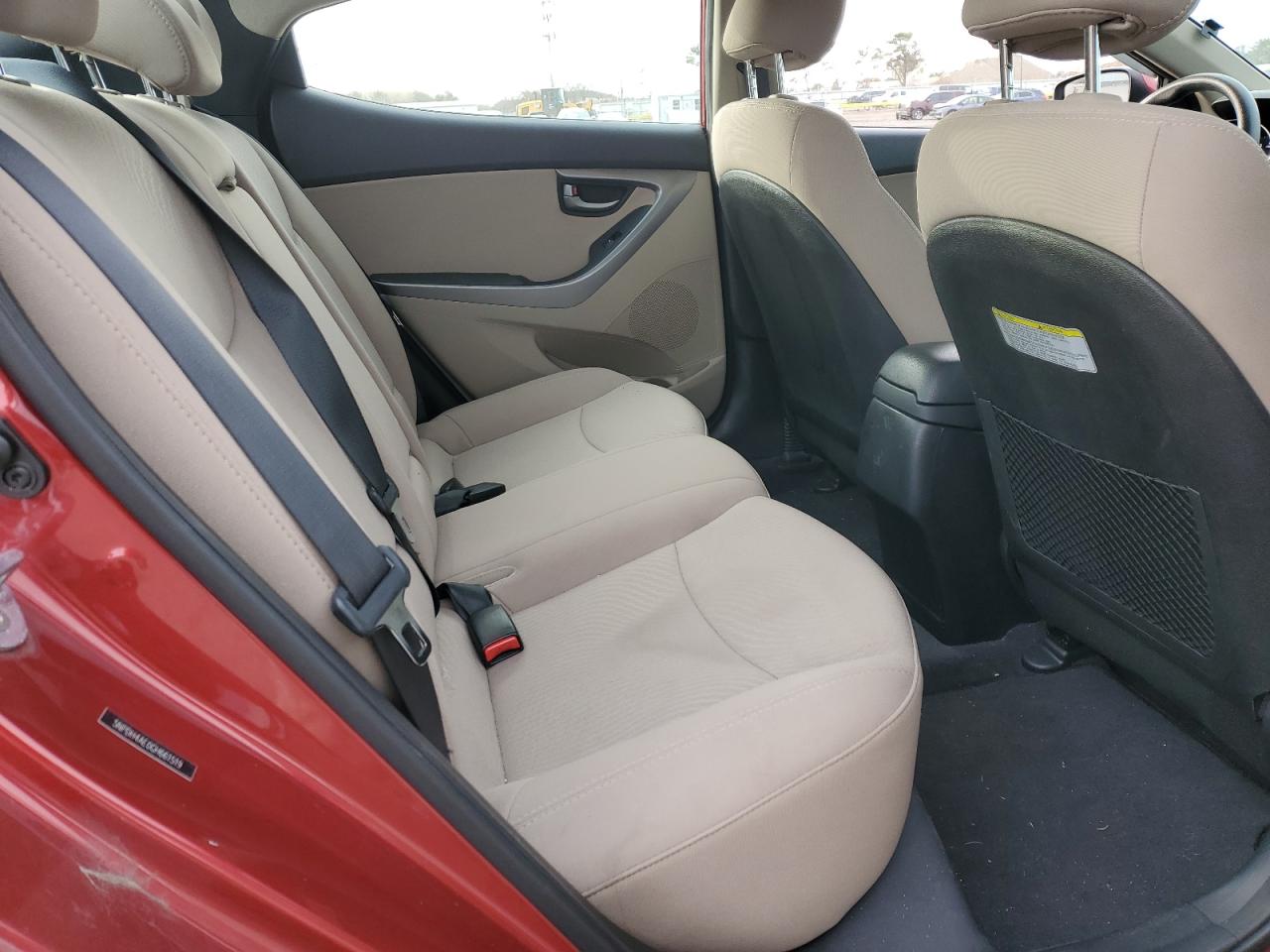 2016 Hyundai Elantra - Image 10