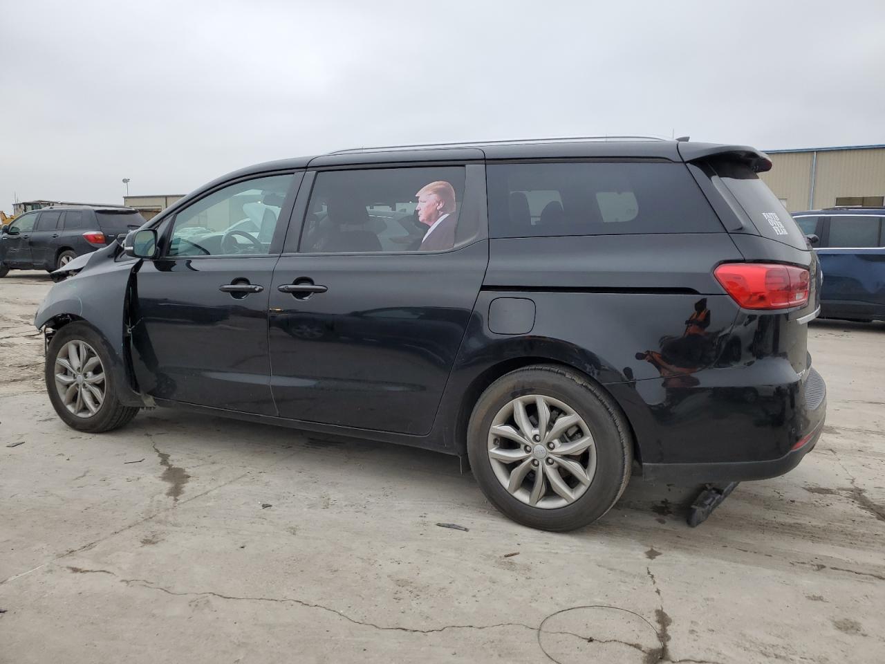2020 Kia Sedona - Image 2