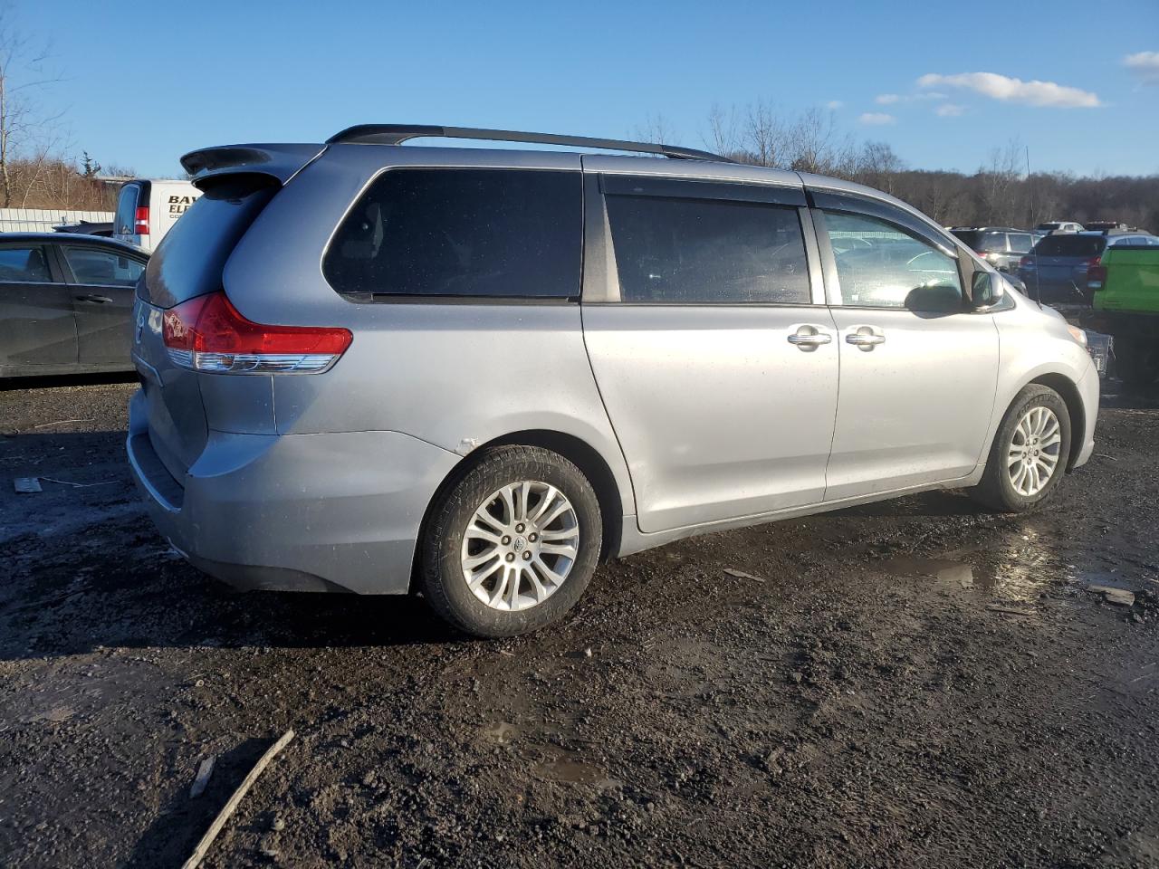 2012 Toyota Sienna - Image 3
