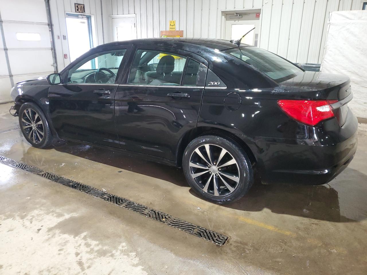 2013 Chrysler 200 - Image 2
