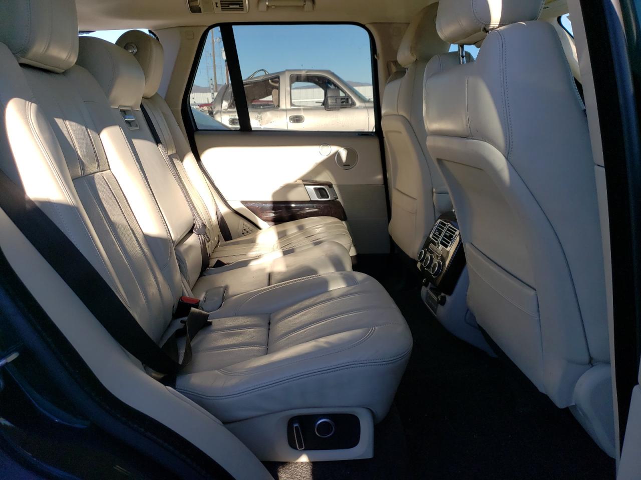 2017 Land Rover Range Rover - Image 12