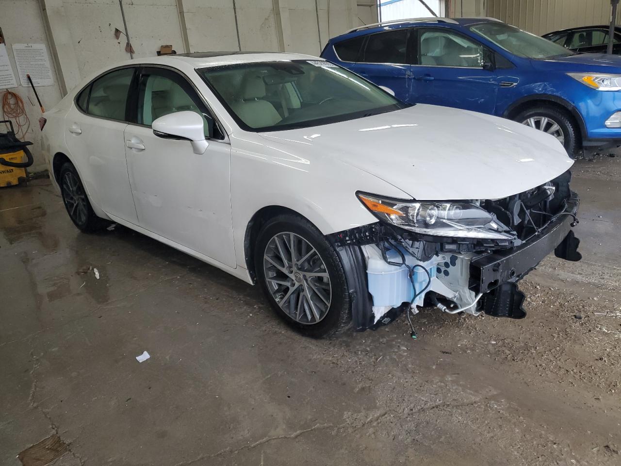 2016 Lexus ES - Image 4