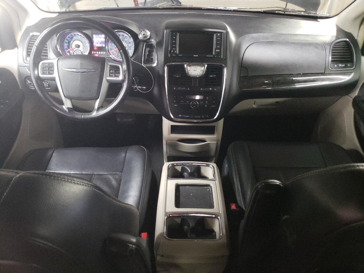2012 Chrysler Town & Country - Image 8
