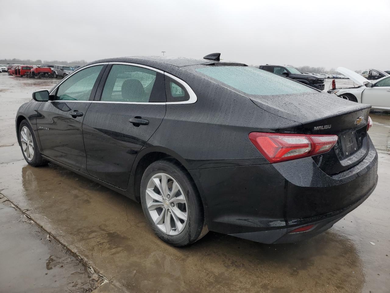 2022 Chevrolet Malibu - Image 2
