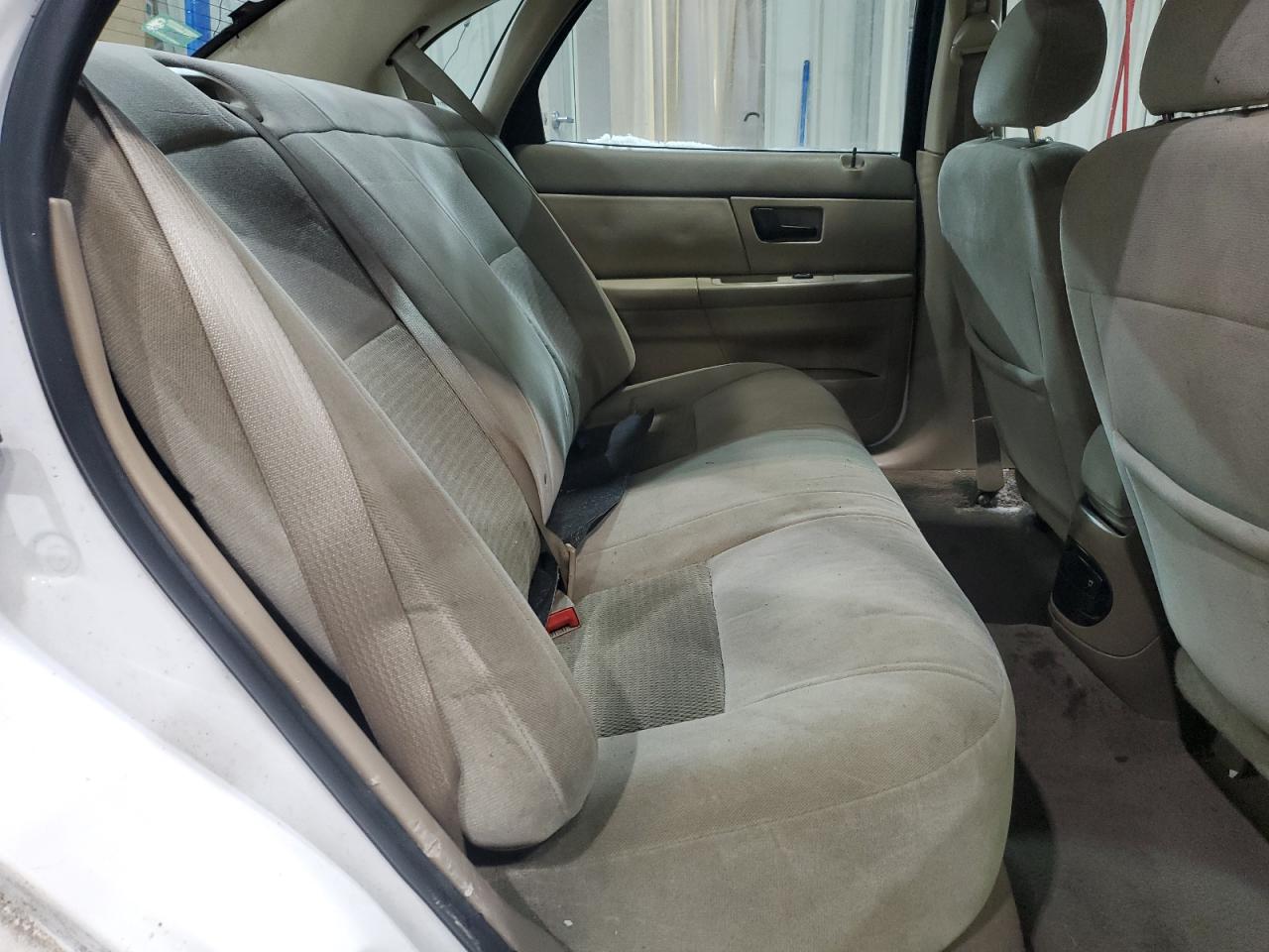 2004 Ford Taurus - Image 10