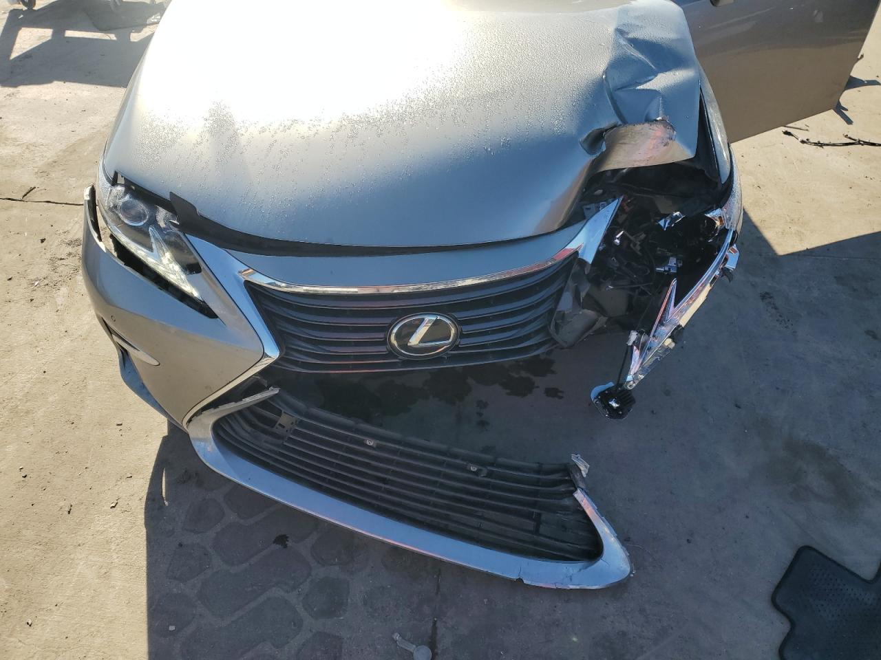 2017 Lexus ES - Image 12