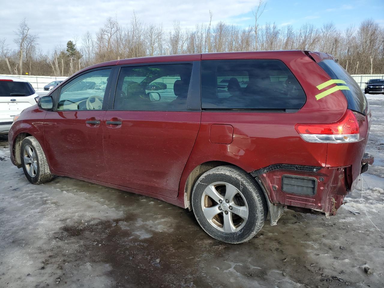 2014 Toyota Sienna - Image 2