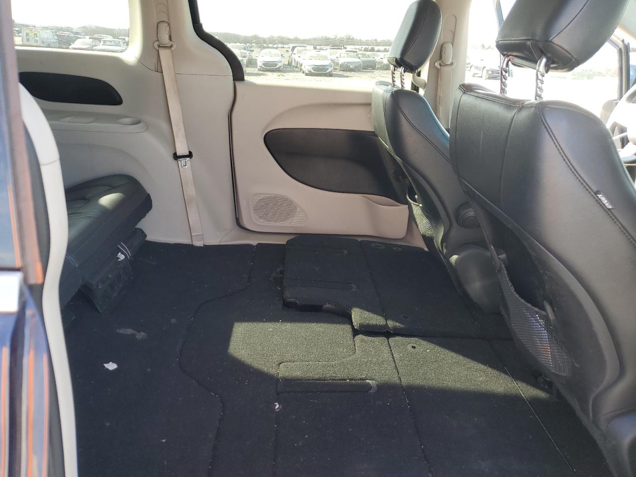 2017 Chrysler Pacifica - Image 12
