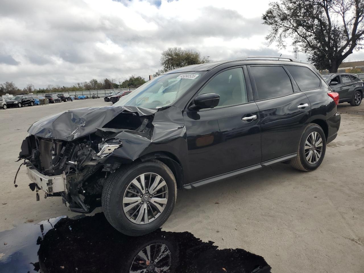 2018 Nissan Pathfinder - Image 1