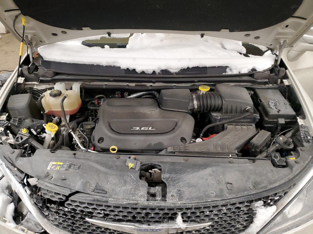 2017 Chrysler Pacifica - Image 12