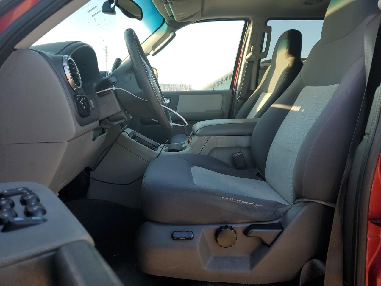 2004 Ford Expedition - Image 7