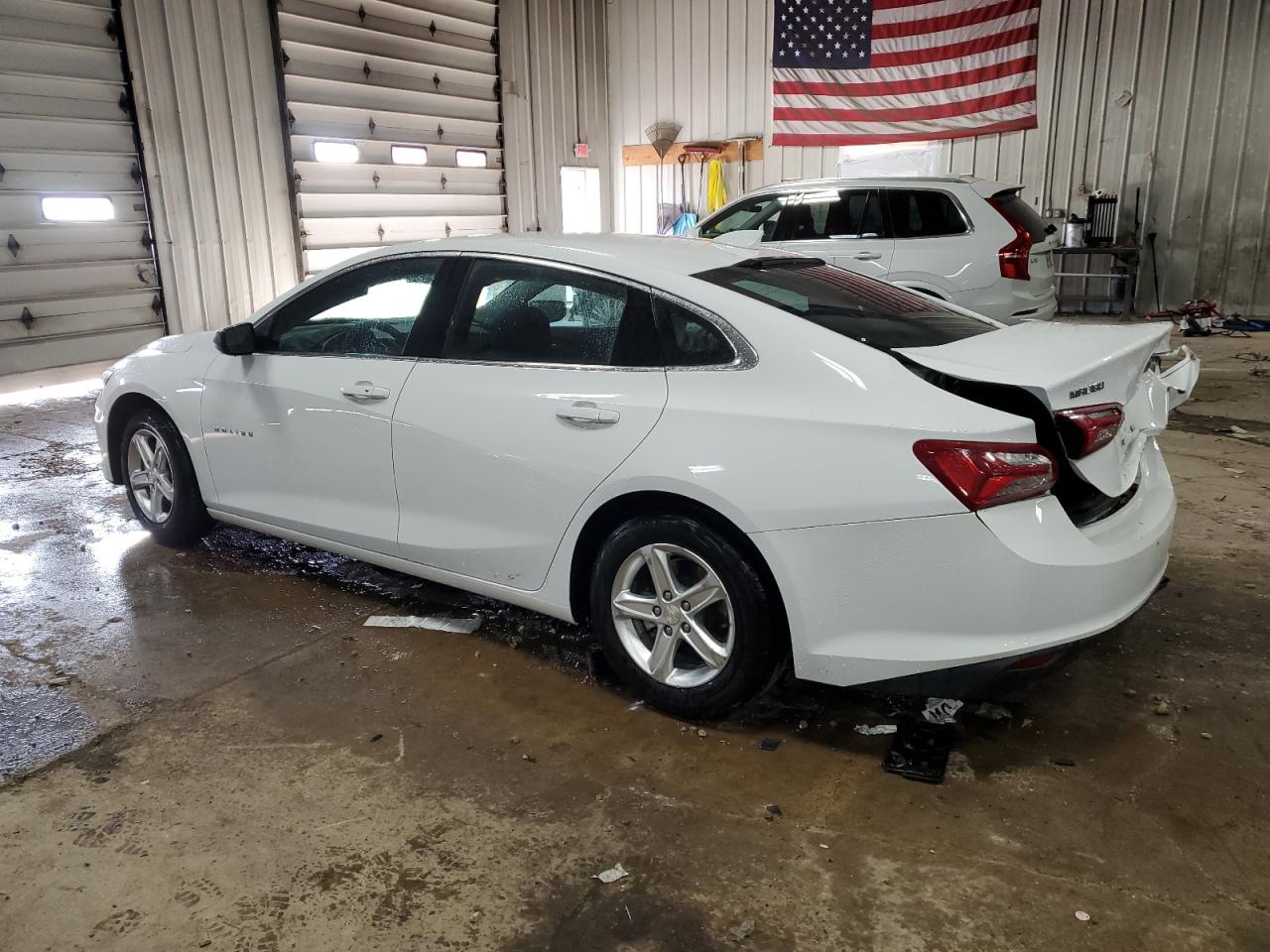 2022 Chevrolet Malibu - Image 2